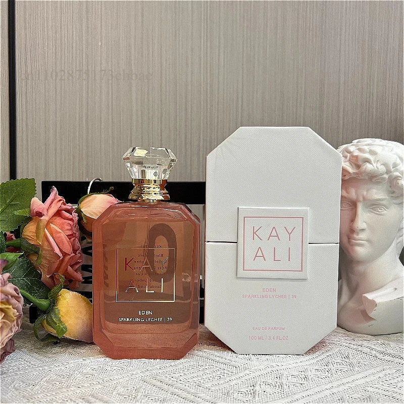 Indulge in Luxury: 100ml Women's Eau De Parfum with Alluring Floral Fruity Vanilla Oriental Woody Notes